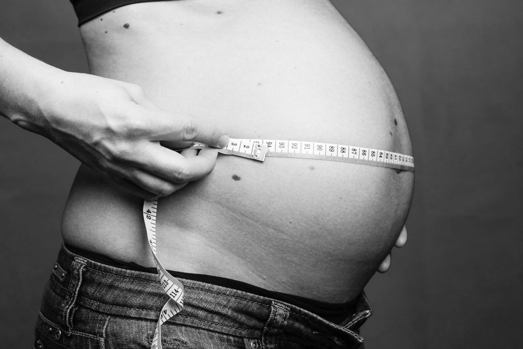 Babybauchshooting Babybauch Schwangerschaftsfotos MaternityPhotography MaternityShoot MomToBe PregnancyGlow BabyBump WunderImBauch MaternityStyle