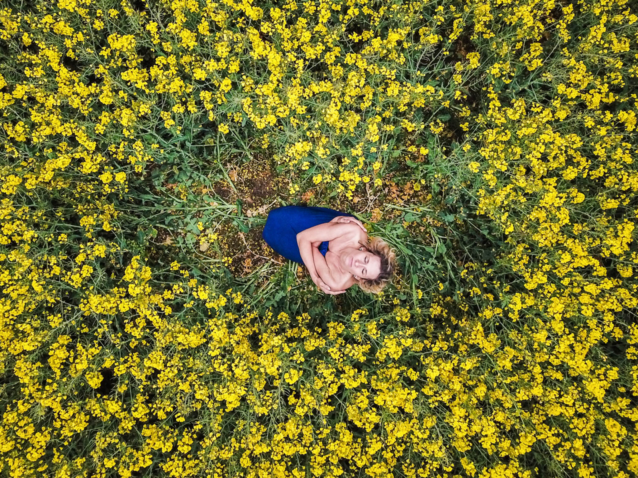 Fotoshooting Rapsfeld Rapsblüte Naturshooting FotosImRaps Blütenmeer FieldPhotography NaturePortrait GoldenHourPhotography SpringVibes